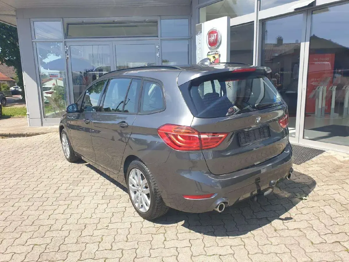 Gebraucht BMW 218 Advantage 150 PS (110 kW) 2021 Mineralgrau metallic Van / Kleinbus