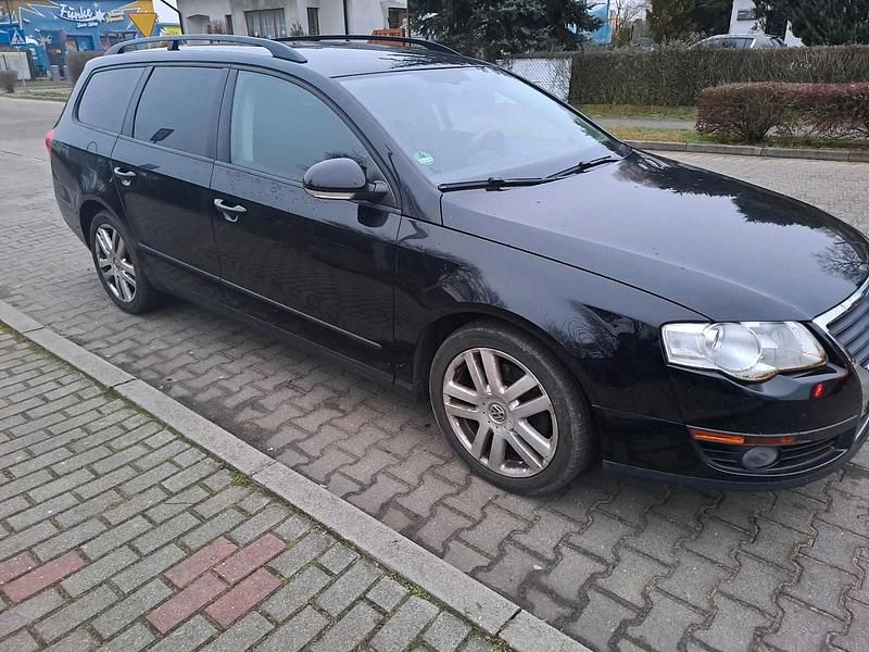 Schwarz Gebraucht 2008 VW Passat Kombi | 1.950 € (Fairer Preis) - Bild 1/4