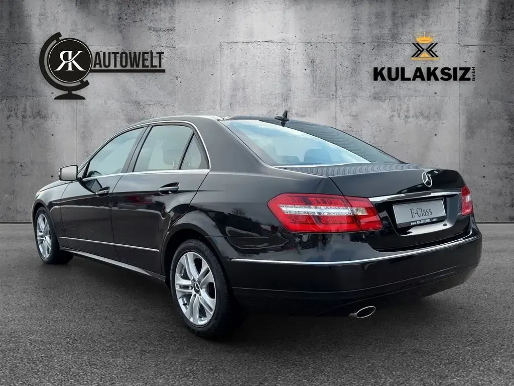 Gebraucht Mercedes E200 Avantgarde 184 PS (135 kW) 2010 Obsidianschwarz Limousine
