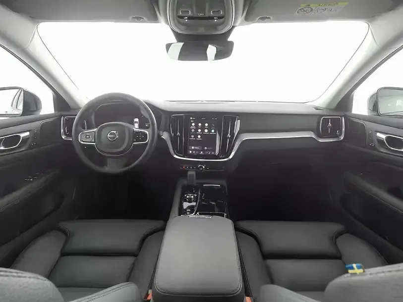 Gebraucht Volvo V60 Plus 455 PS (334 kW) 2024 Vapour grey Kombi