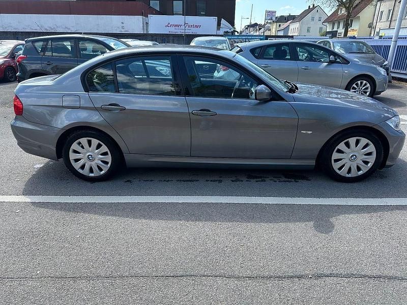 Gebraucht BMW 318 143 PS (105 kW) 2008 Grau Limousine