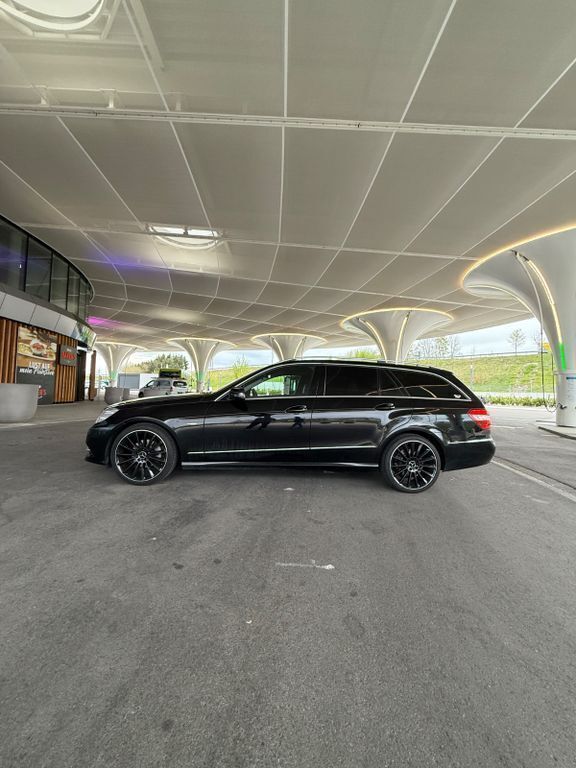 Gebraucht Mercedes E220 170 PS (125 kW) 2011 Schwarz Limousine