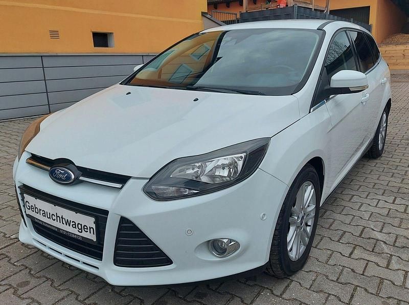 Gebraucht Ford Focus Champions Edition 116 PS (85 kW) 2012 Weiß Kombi