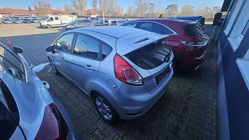 Gebraucht Ford Fiesta SYNC Edition 101 PS (74 kW) 2014 Polarsilber Limousine
