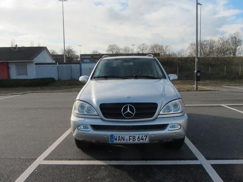 Gebraucht Mercedes ML320 218 PS (160 kW) 2002 Silber SUV