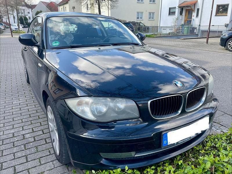Gebraucht BMW 116 122 PS (89 kW) 2011 Schwarz Kleinwagen