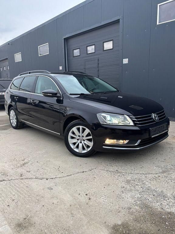 Schwarz Gebraucht 2012 VW Passat Comfortline Limousine | 7.400 € (Guter Preis) - Bild 1/4