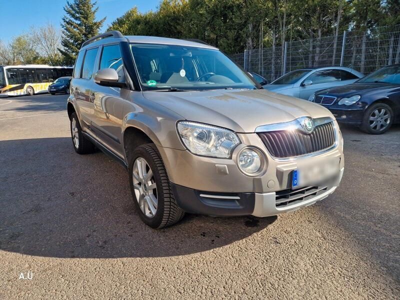 Braun Gebraucht 2011 Skoda Yeti Plus Edition SUV | 5.490 € (Teuer) - Bild 1/4