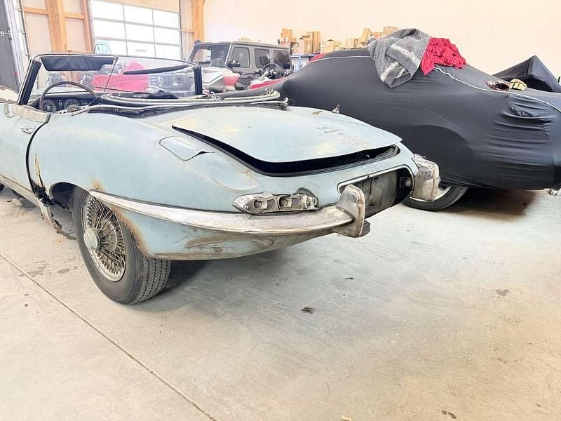 Second-hand Jaguar E-Type 209 CP (153 kW) 1967 Albastru Cabrio