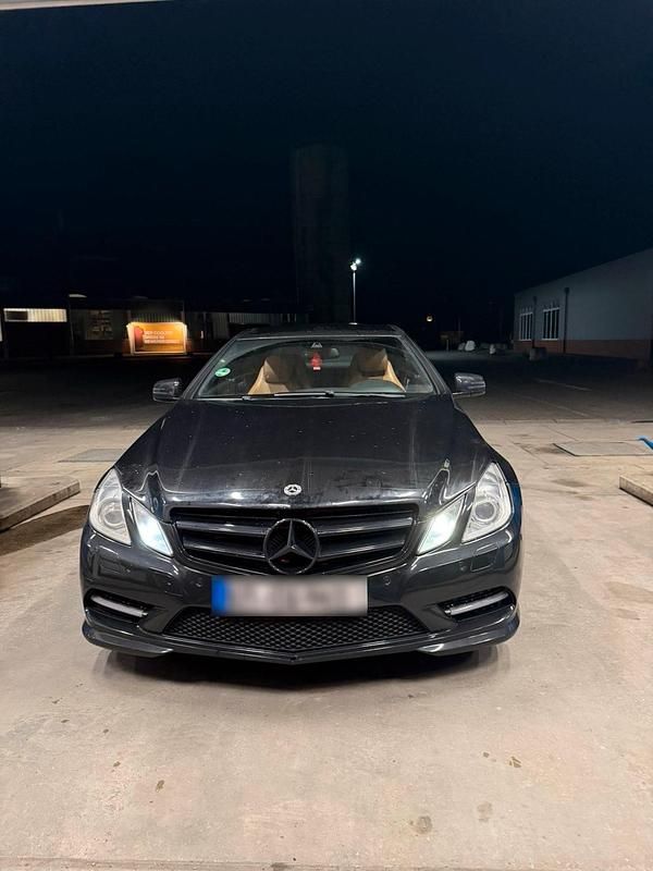 Gebraucht Mercedes E350 AMG 231 PS (169 kW) 2010 Schwarz Coupé