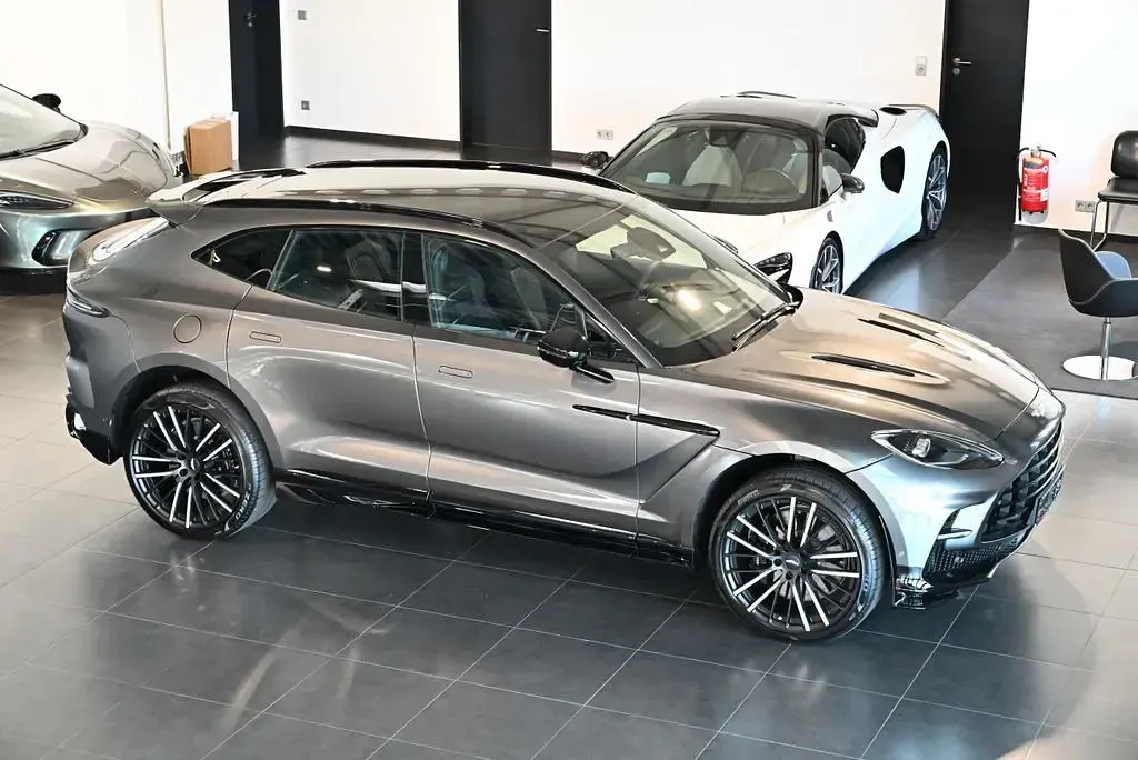 Neu Aston Martin DBX 707 707 PS (519 kW) 2026 Magnetic silver SUV