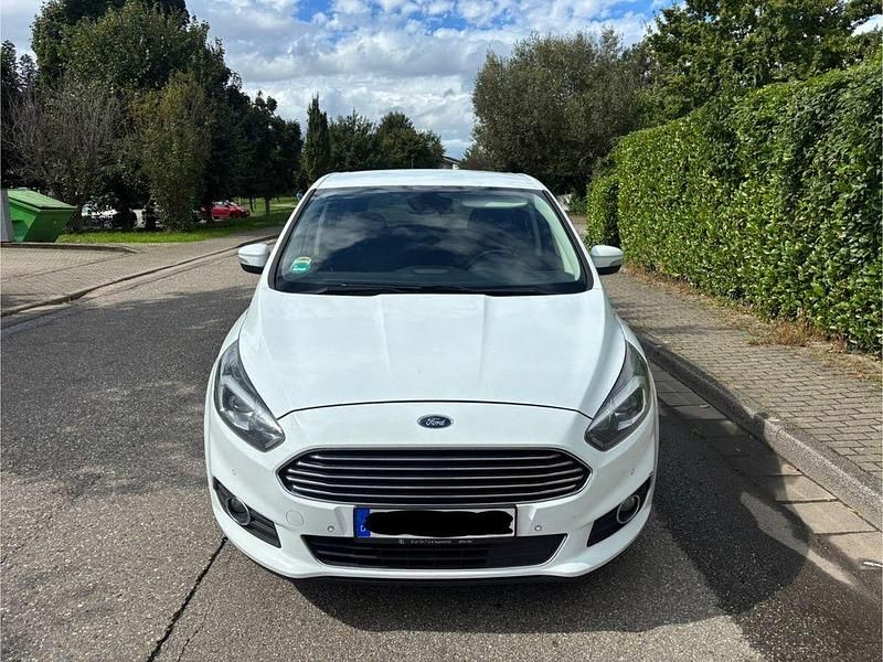 Gebraucht Ford S-MAX Titanium 179 PS (131 kW) 2016 Weiß Van / Kleinbus