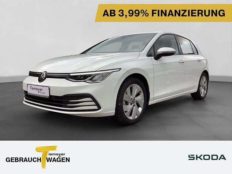 Weiß Gebraucht 2022 VW Golf VIII Life Limousine | 21.360 € (Fairer Preis) - Bild 1/4