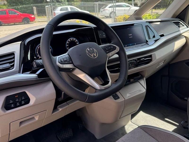 Gebraucht VW Multivan Life 150 PS (110 kW) 2025 Orange Van