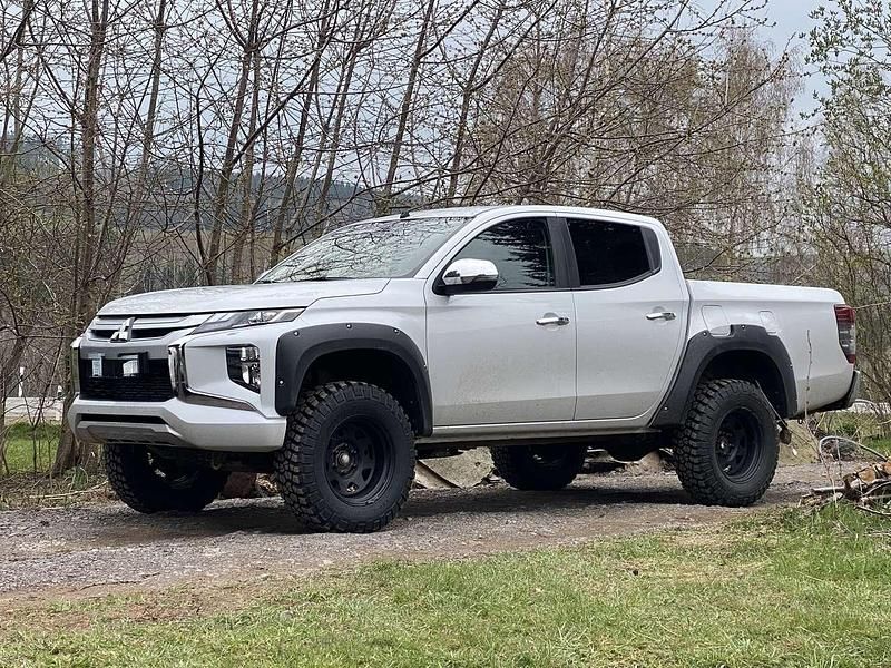 Gebraucht Mitsubishi L200 150 PS (110 kW) 2021 Weiß Abholung