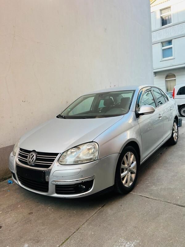 Grau Gebraucht 2010 VW Jetta Limousine | 2.500 € (Superpreis) - Bild 1/4