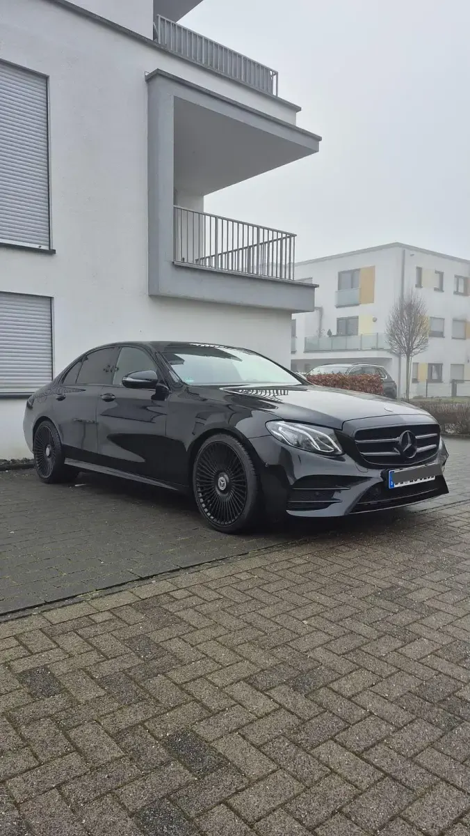 Gebraucht Mercedes E200 AMG line 150 PS (110 kW) 2018 Schwarz Limousine