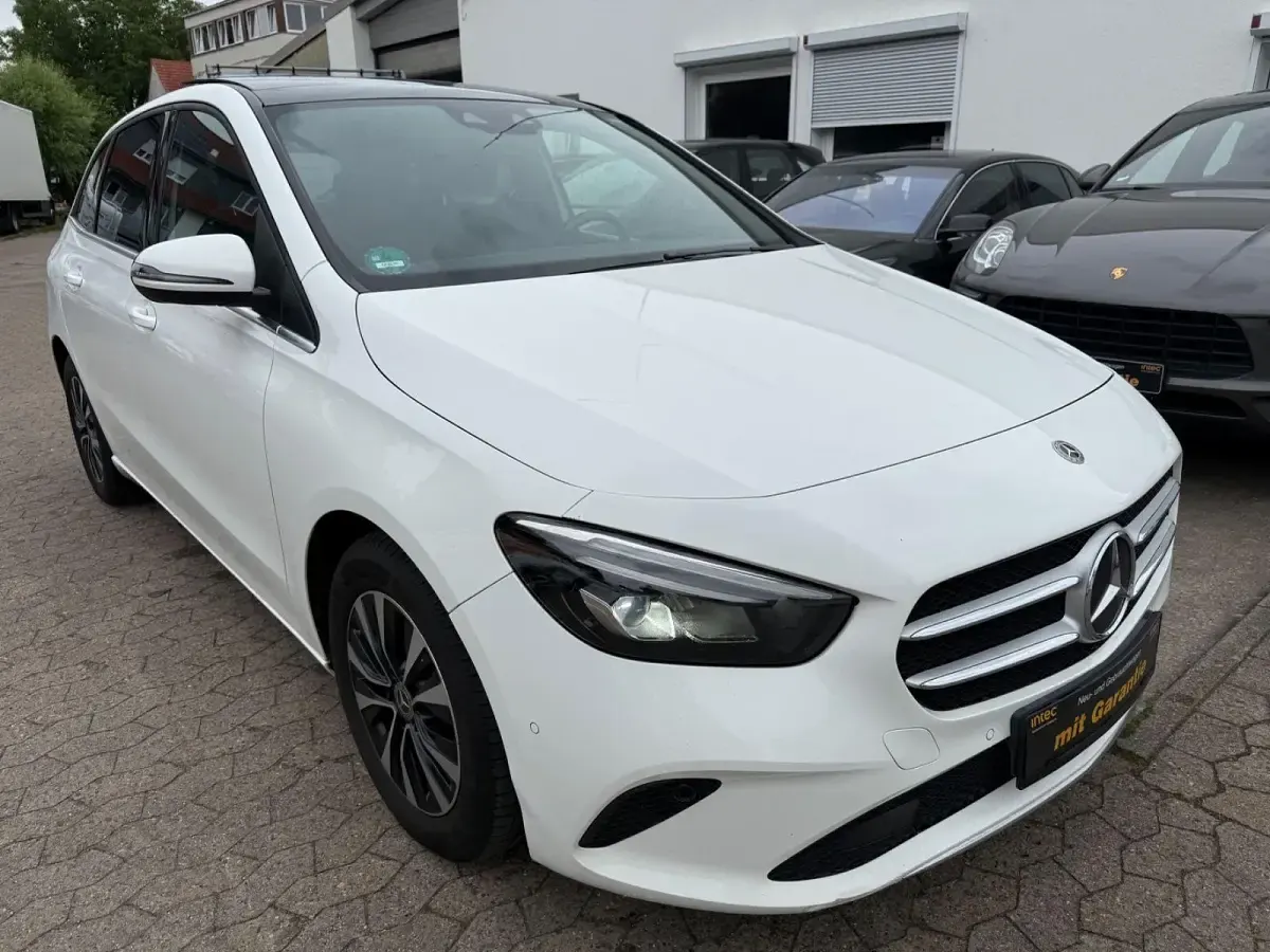 Gebraucht Mercedes B200 150 PS (110 kW) 2020 Weiß Kleinwagen