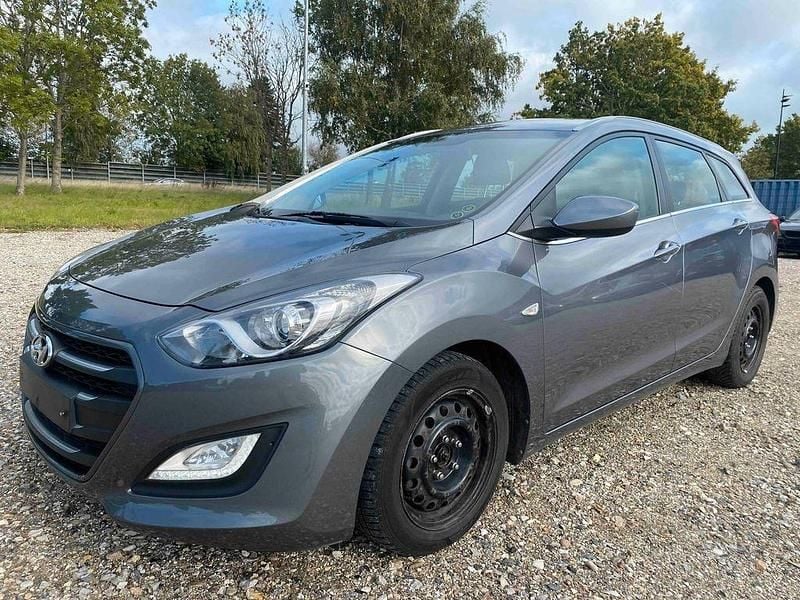 Grau Gebraucht 2015 Hyundai i30 Edition Limousine | 3.500 € (Guter Preis) - Bild 1/4