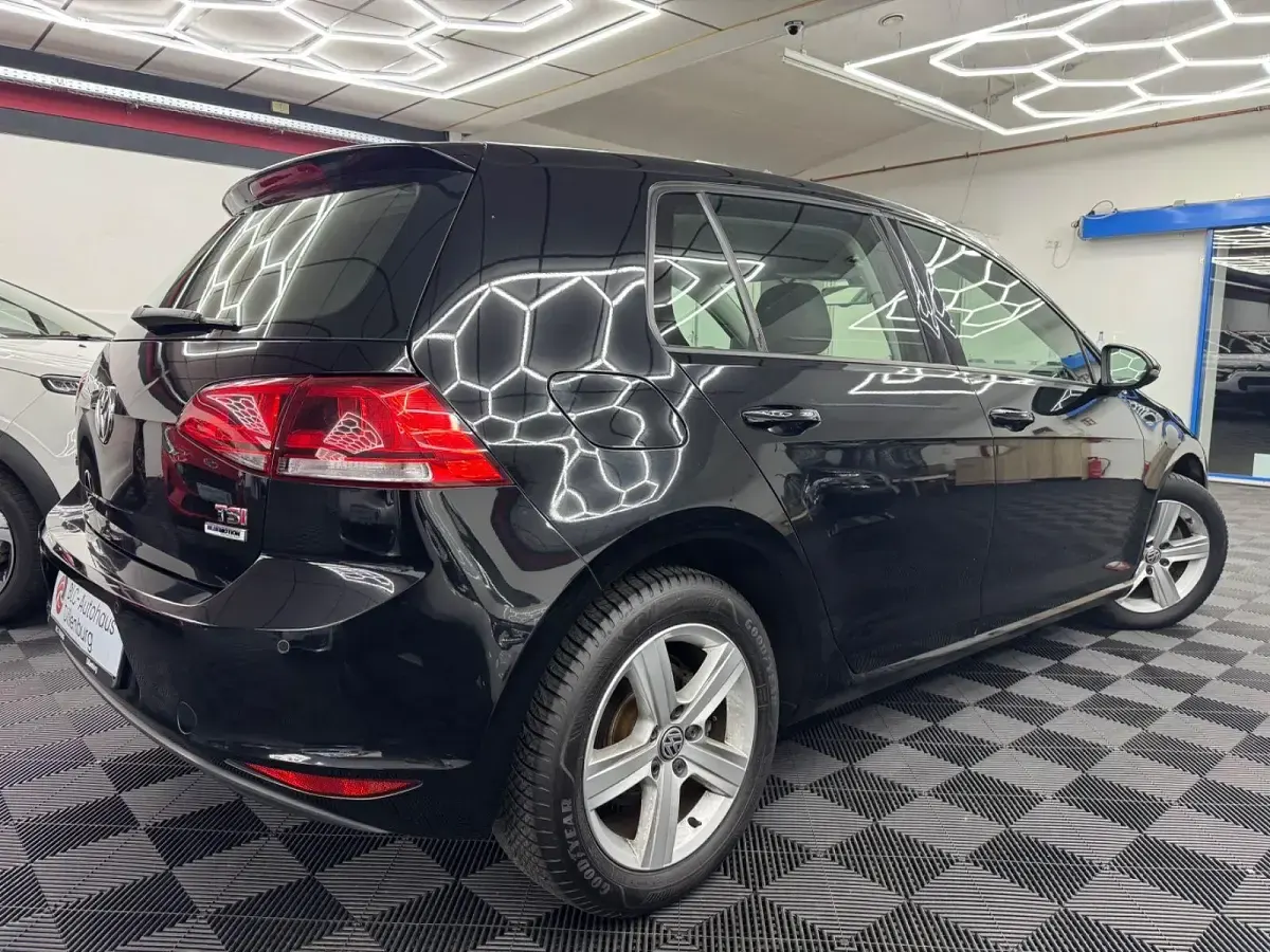 Używany VW Golf VII Highline 122 KM (89 kW) 2015 Czarny Sedan/Limuzyna