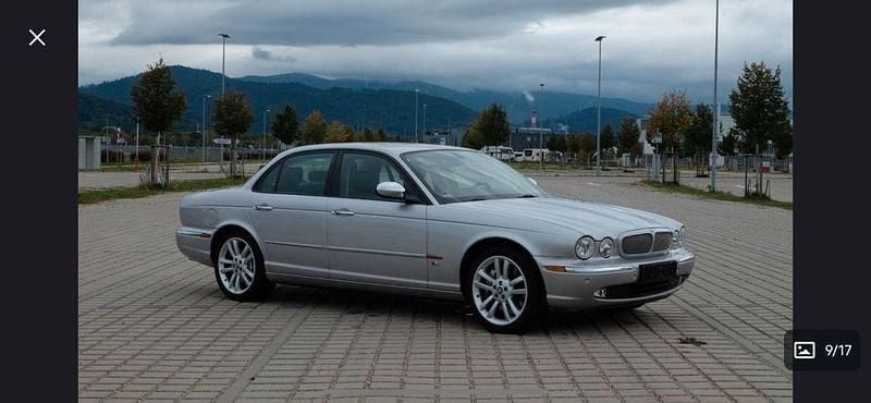 Silber Gebraucht 2005 Jaguar XJR Limousine | 17.900 € - Bild 1/4