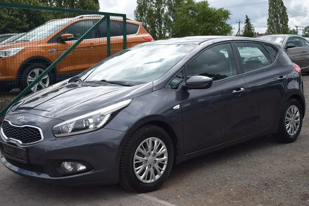 Gebraucht Kia Ceed 99 PS (72 kW) 2013 (e5b) dark gun metal Kleinwagen