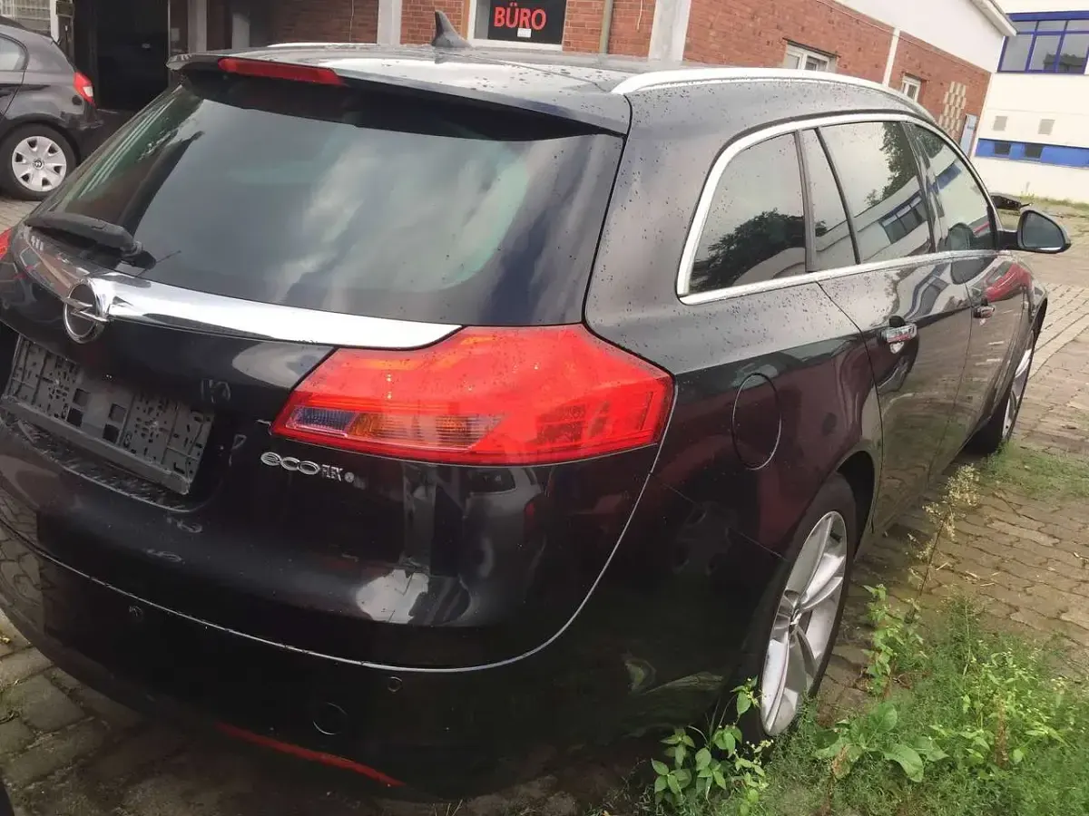 Gebraucht Opel Insignia Sport 131 PS (96 kW) 2012 Schwarz Kombi