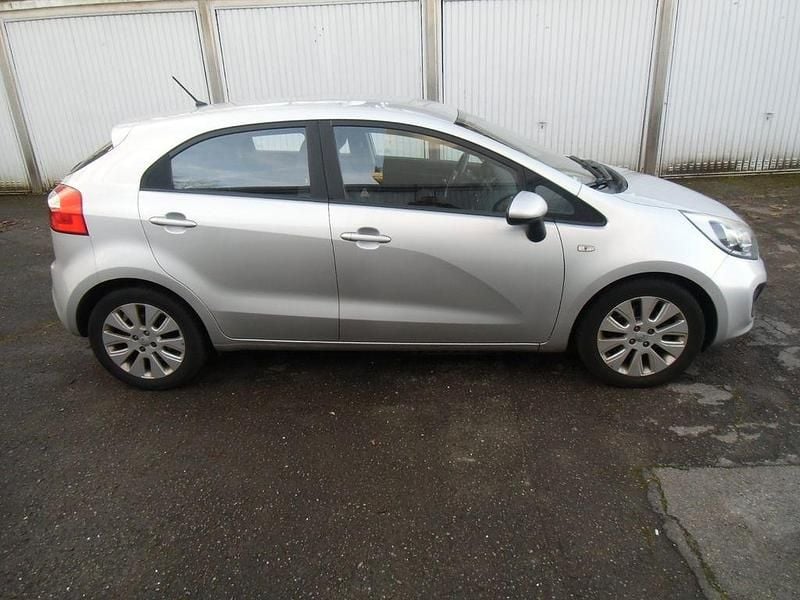 Gebraucht Kia Rio Spirit 86 PS (63 kW) 2012 Silber Limousine