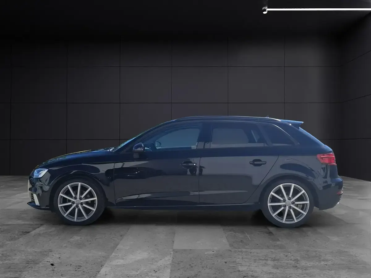 Gebraucht Audi A3 Sport 150 PS (110 kW) 2019 Mythosschwarz metallic Limousine