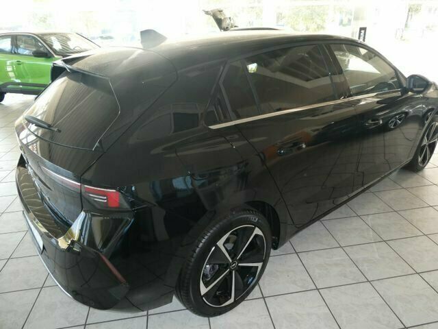 Gebraucht Opel Astra Elegance 131 PS (96 kW) 2023 Diamant schwarz/karbon schwarz Limousine