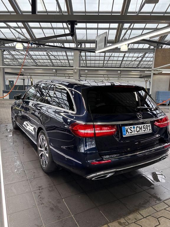 Gebraucht Mercedes E300 245 PS (180 kW) 2018 Blau Kombi
