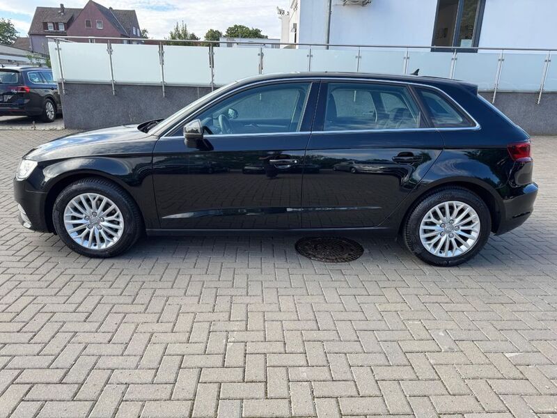 Schwarz Gebraucht 2015 Audi A3 Sportback Ambiente Limousine | 9.999 € (Guter Preis) - Bild 1/4