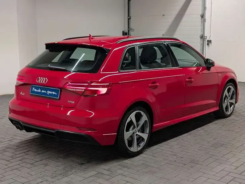 Gebraucht Audi A3 S-Line 150 PS (110 kW) 2017 Rot Limousine