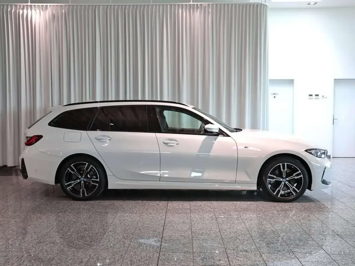 Gebraucht BMW 320 M Sport 163 PS (119 kW) 2024 Alpinweiß uni Kombi