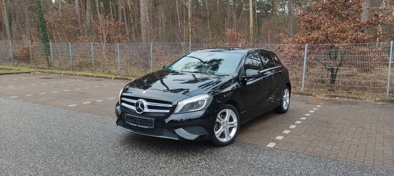 Schwarz Gebraucht 2014 Mercedes A180 Kombi | 13.000 € (Guter Preis) - Bild 1/4