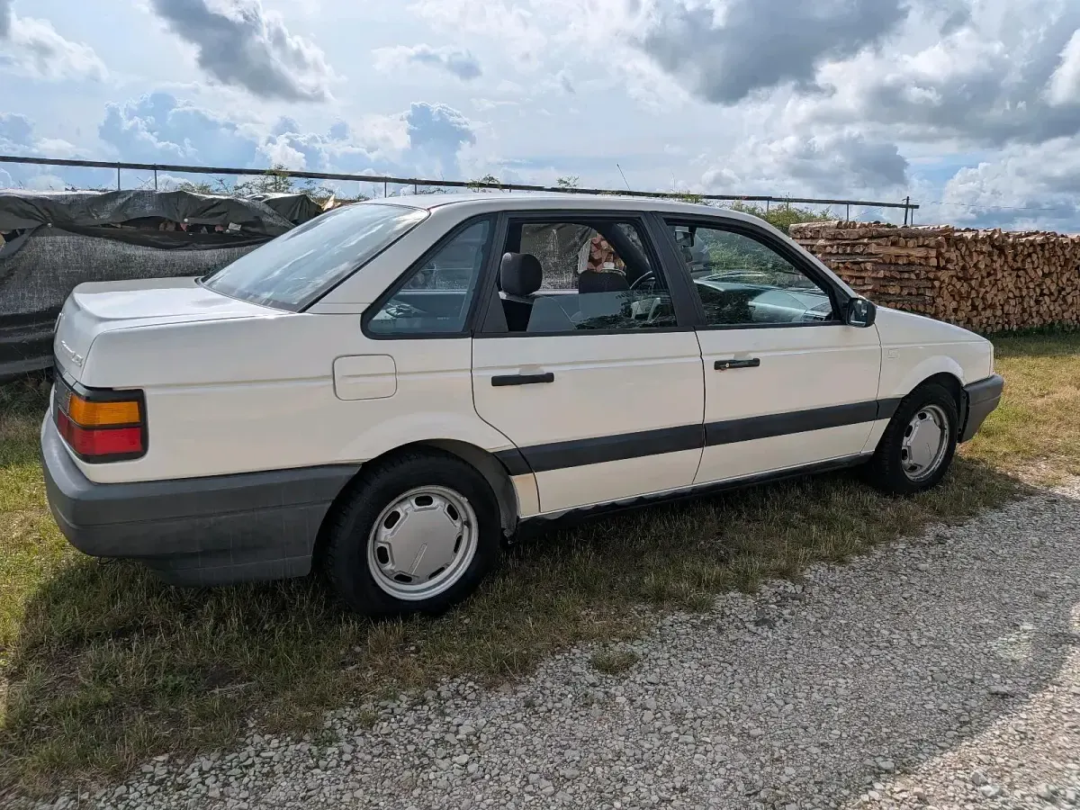 Gebraucht VW Passat 90 PS (66 kW) 1991 Weiß Limousine