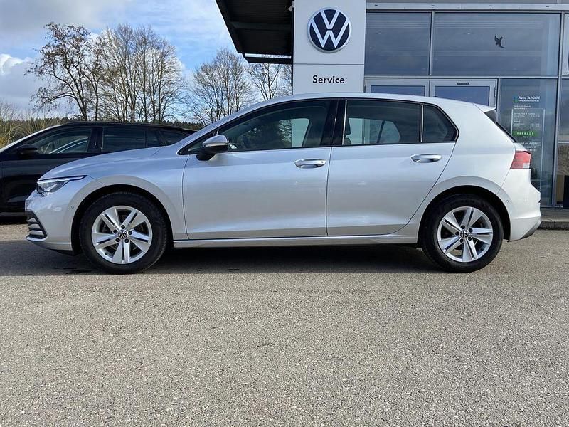 Gebraucht VW Golf VIII Active 131 PS (96 kW) 2022 Silber Limousine