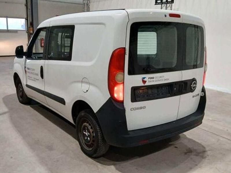 Gebraucht Opel Combo 122 PS (89 kW) 2016 Weiß Van / Kleinbus