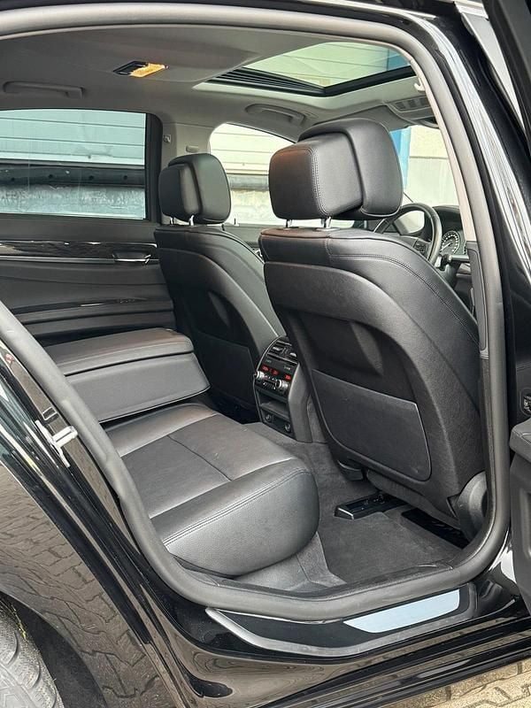 Gebraucht BMW 740 350 PS (257 kW) 2013 Schwarz Limousine