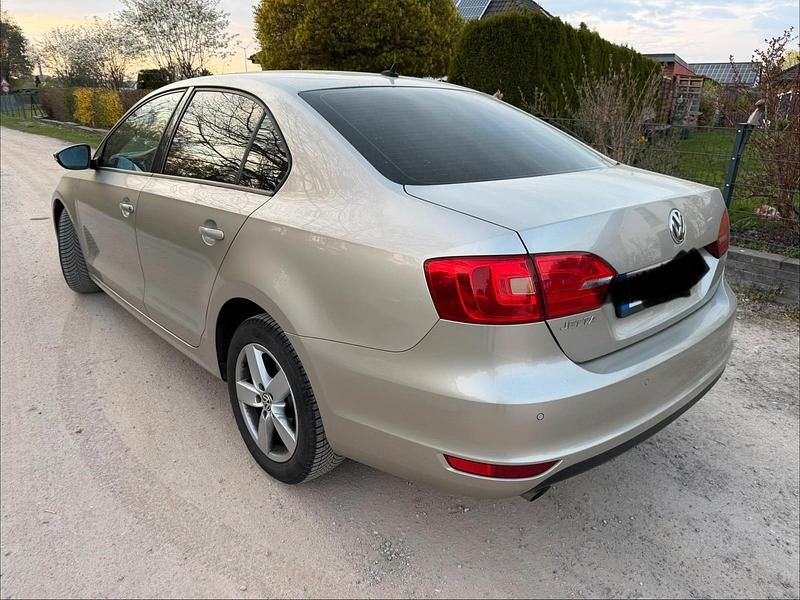 Gebraucht VW Jetta 105 PS (77 kW) 2012 Limousine