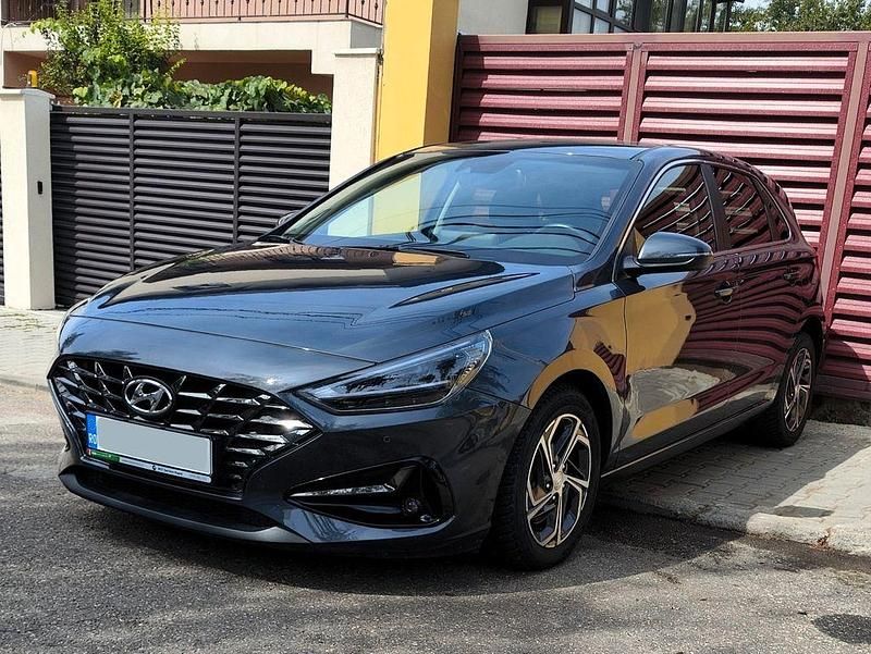 Grau Gebraucht 2022 Hyundai i30 Limousine | 14.500 € (Superpreis) - Bild 1/4