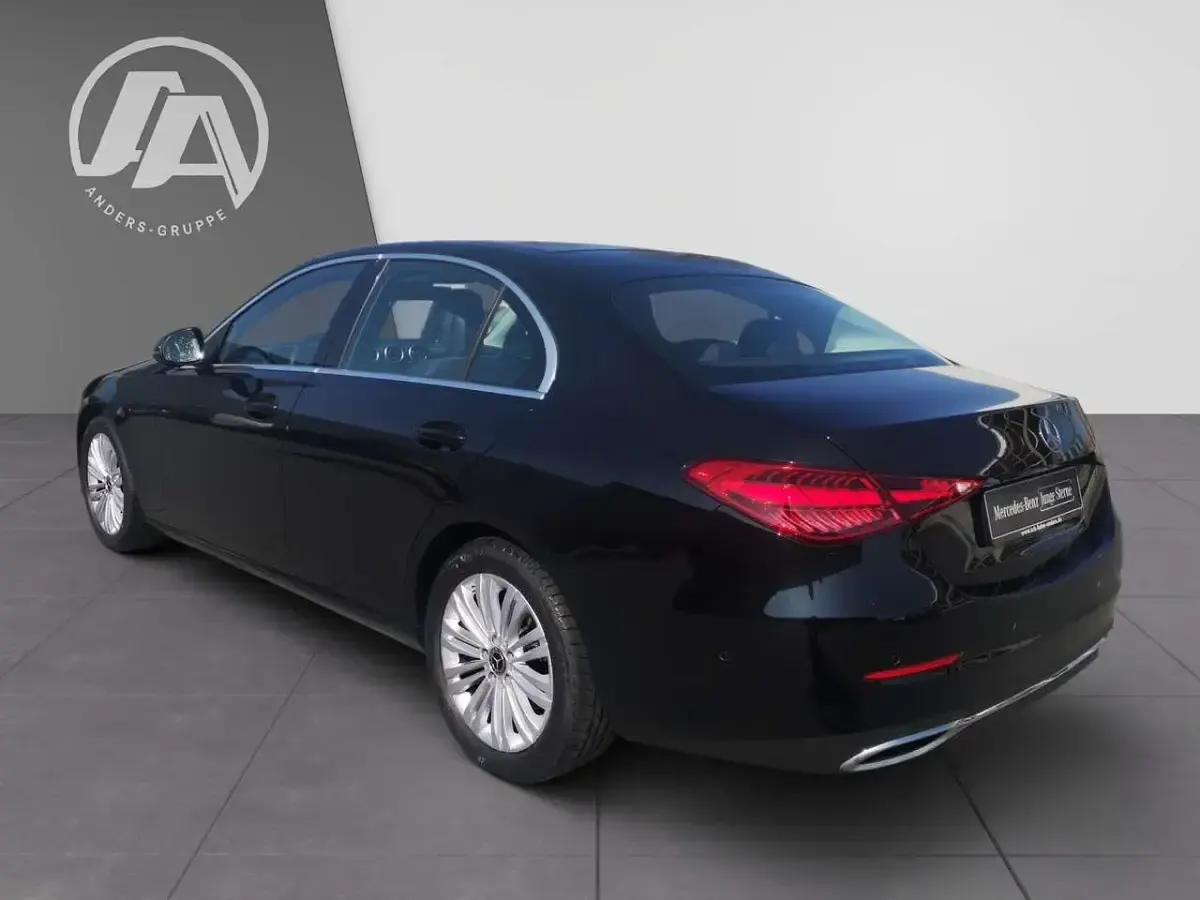 Gebraucht Mercedes C180 Avantgarde 170 PS (125 kW) 2024 Obsidianschwarz Limousine
