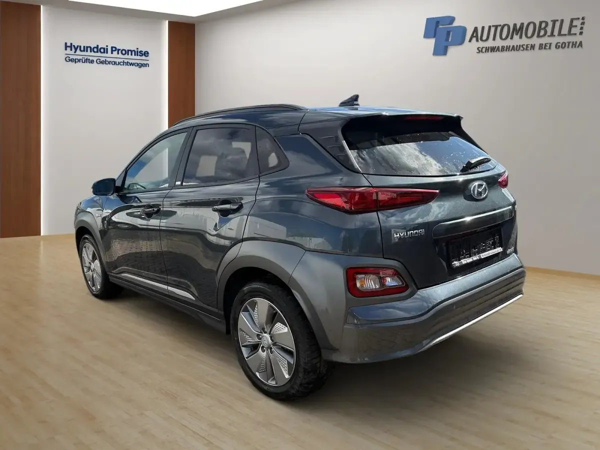 Gebraucht Hyundai Kona Advantage 100 kW (136 PS) 2021 Chalk white SUV