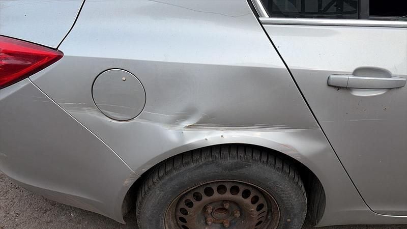 Gebraucht Vauxhall Insignia 140 PS (102 kW) 2010 Silber Limousine