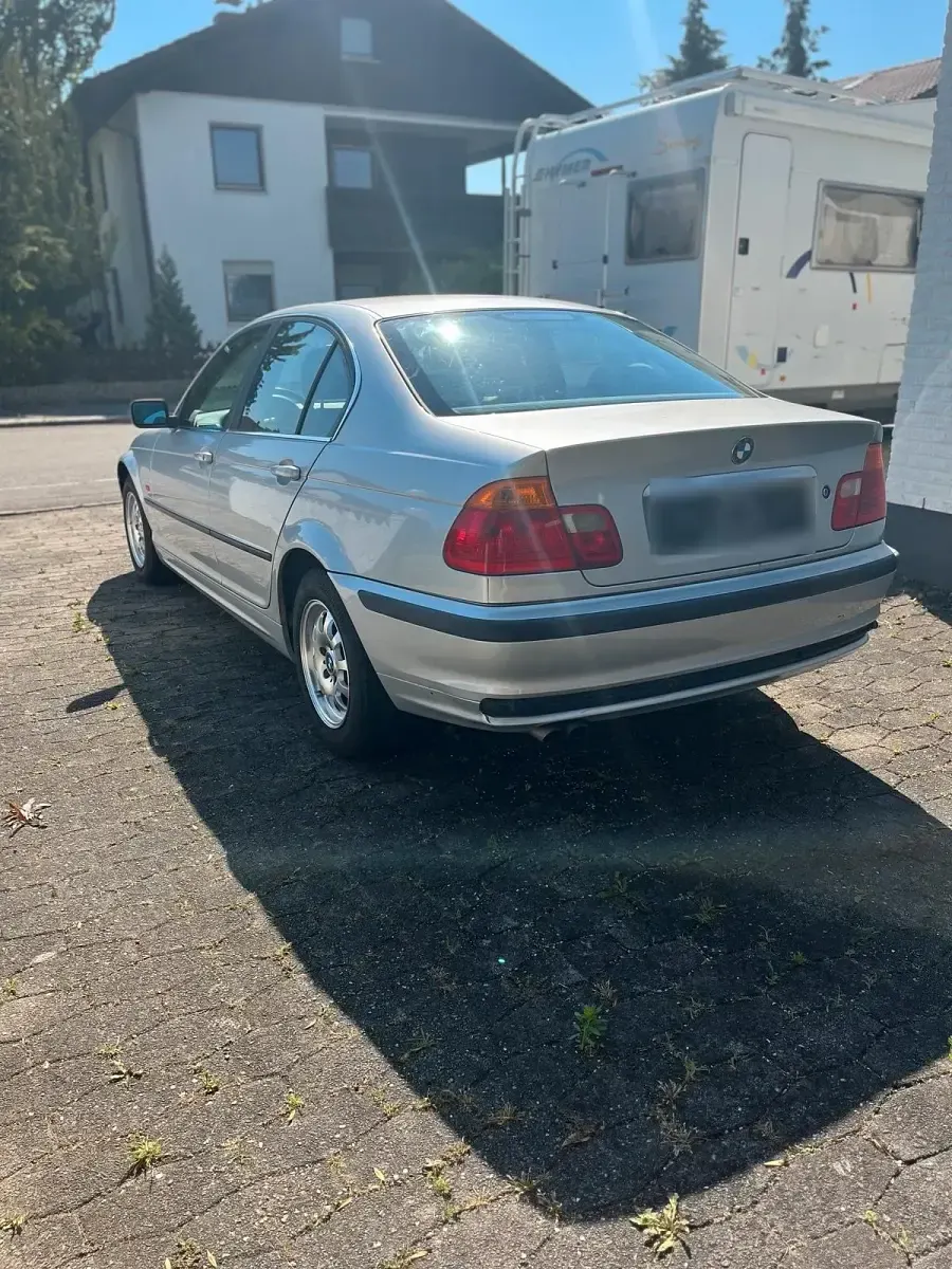 Gebraucht BMW 323 Basis 170 PS (125 kW) 1999 Silber Limousine