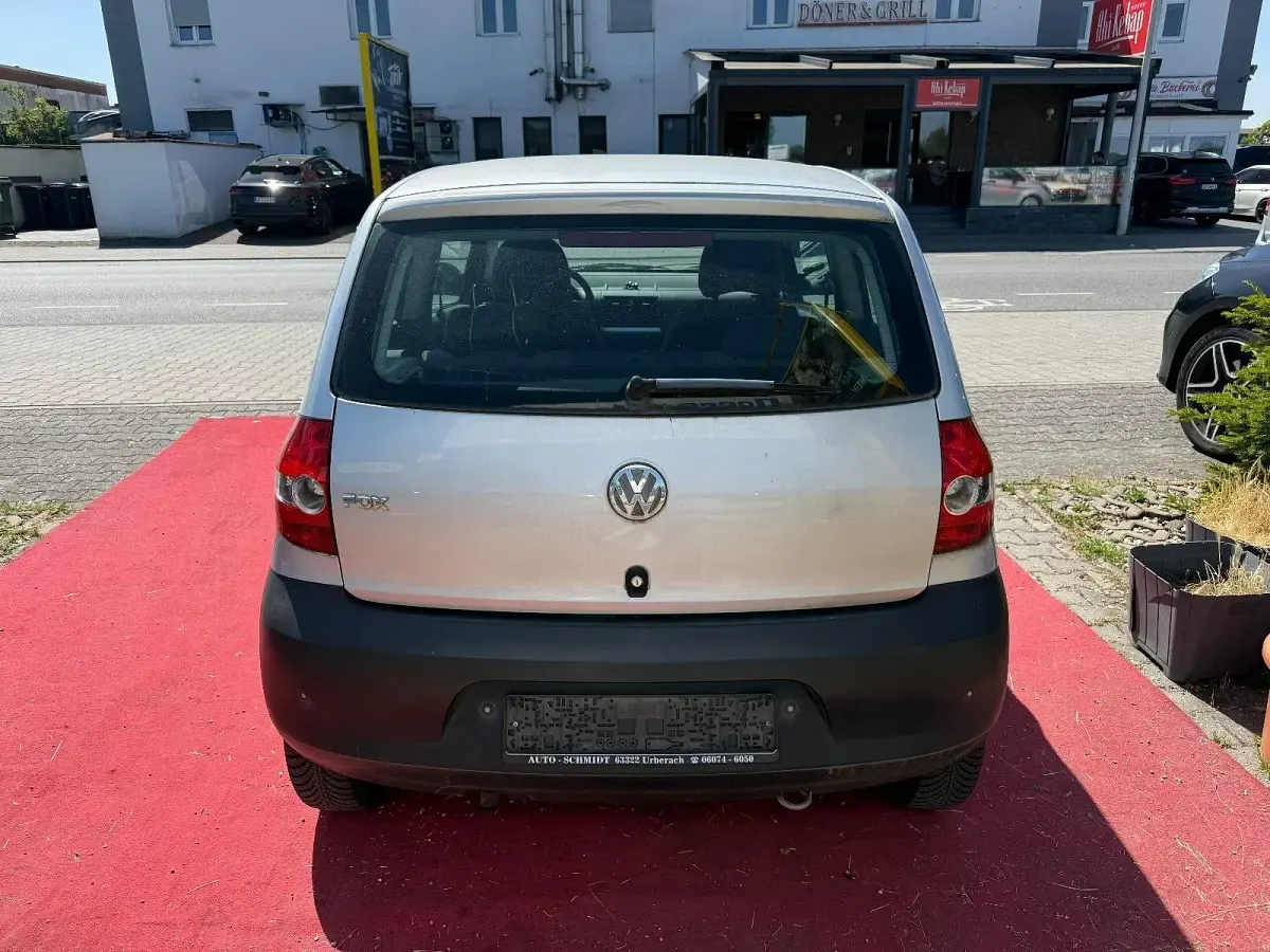 Gebraucht VW Fox Basis 54 PS (39 kW) 2006 Grau Kleinwagen