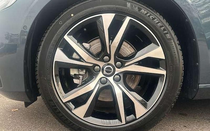 Gebraucht Volvo V60 Plus 197 PS (144 kW) 2025 Denim blue Kombi