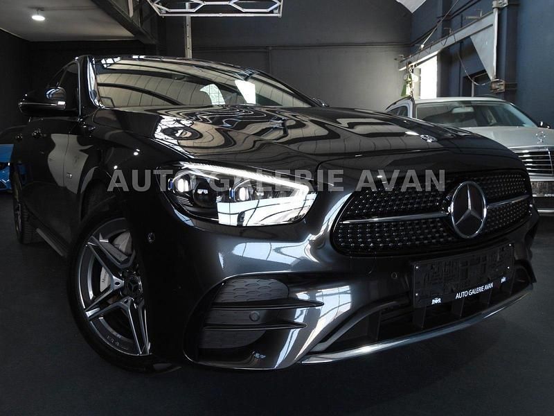 Grau Gebraucht 2020 Mercedes E300 AMG line Limousine | 34.900 € (Etwas zu teuer) - Bild 1/4