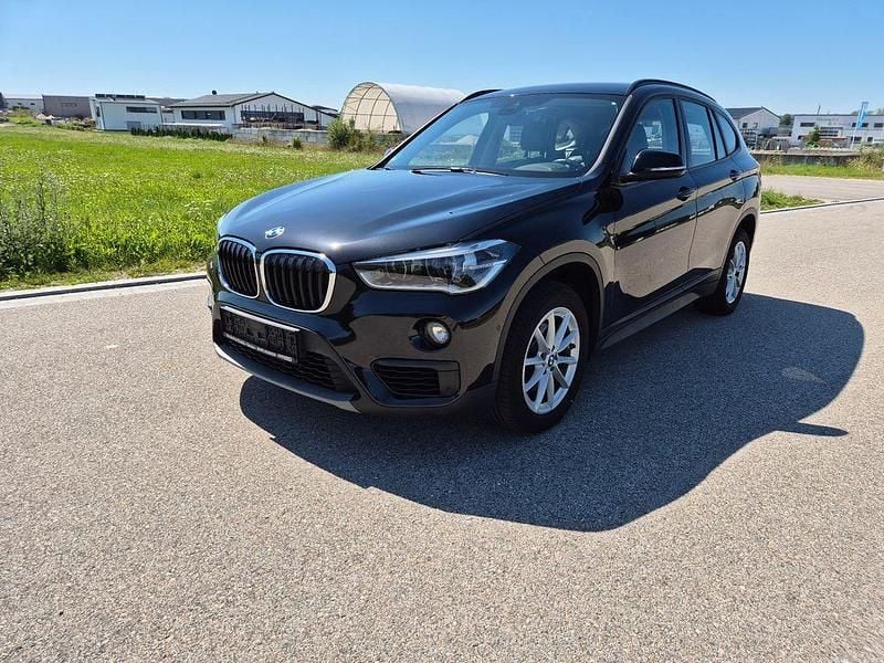 Schwarz Gebraucht 2016 BMW X1 Advantage SUV | 11.250 € (Etwas zu teuer) - Bild 1/4