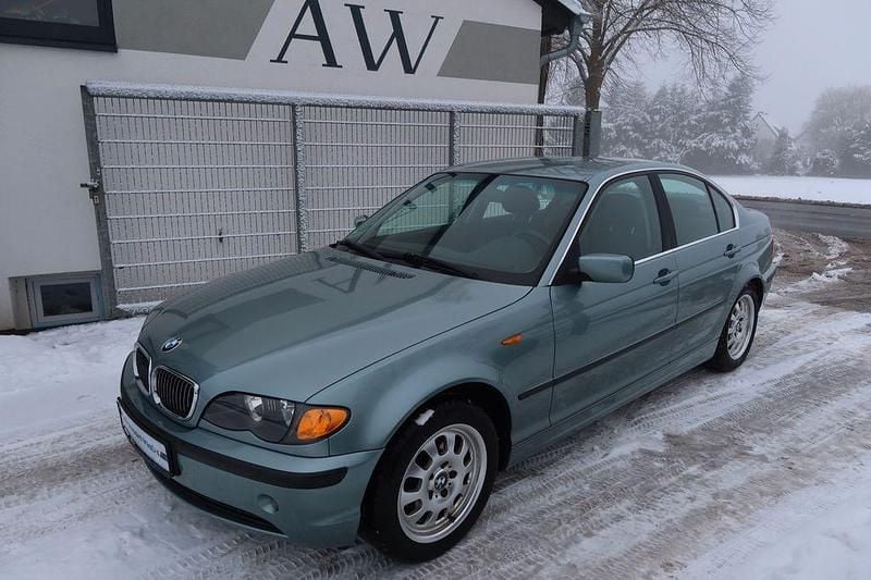 Blau Gebraucht 2002 BMW 320 Sport Line Limousine | 1.750 € (Guter Preis) - Bild 1/4
